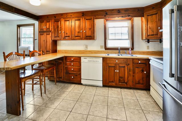 2 Jeffrey Drive, Hampton, NH 03842