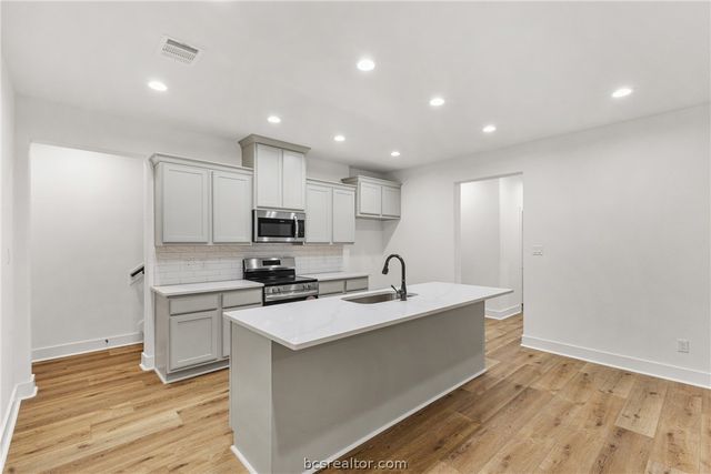 3822 Alamosa Street, College Station, TX 77845