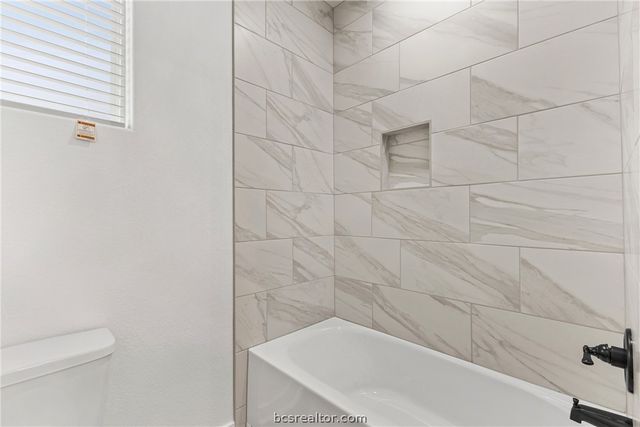 3822 Alamosa Street, College Station, TX 77845