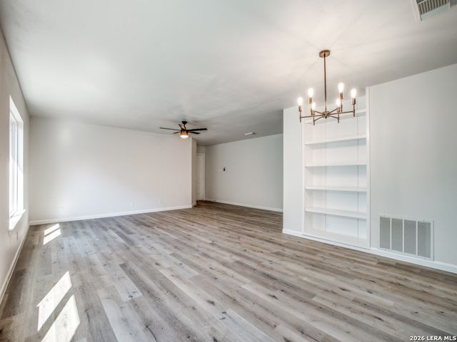 11130 Moonlit, San Antonio, TX 78249