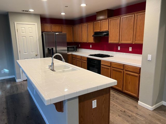 5273 E Geary Street, Fresno, CA 93727