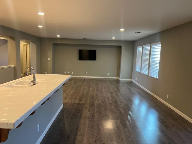 5273 E Geary Street, Fresno, CA 93727