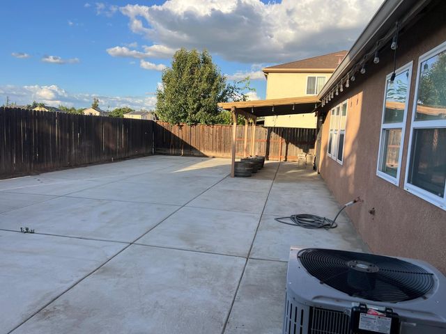 5273 E Geary Street, Fresno, CA 93727