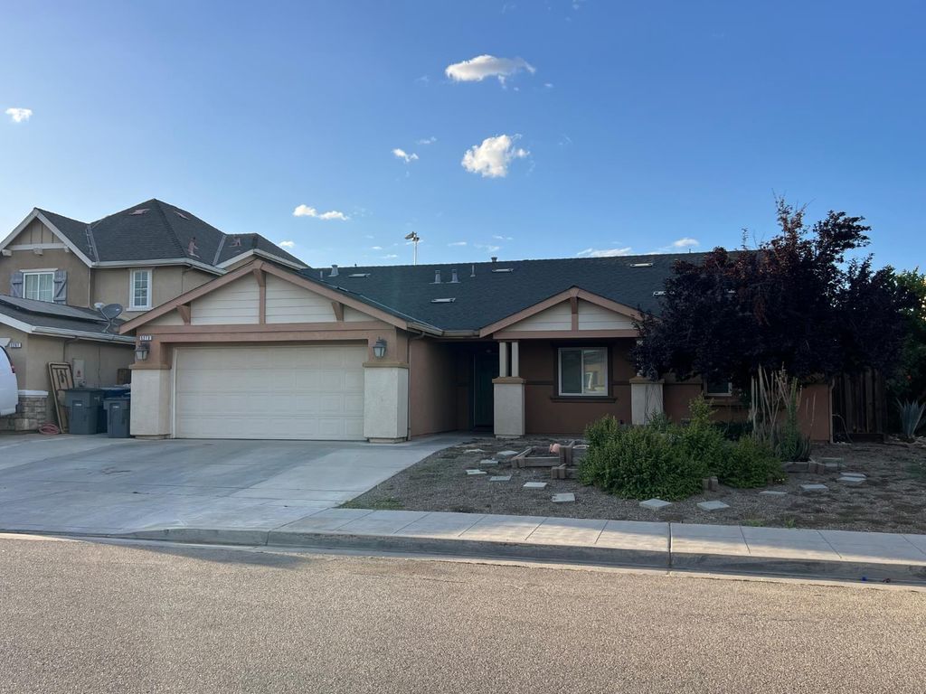 5273 E Geary Street, Fresno, CA 93727