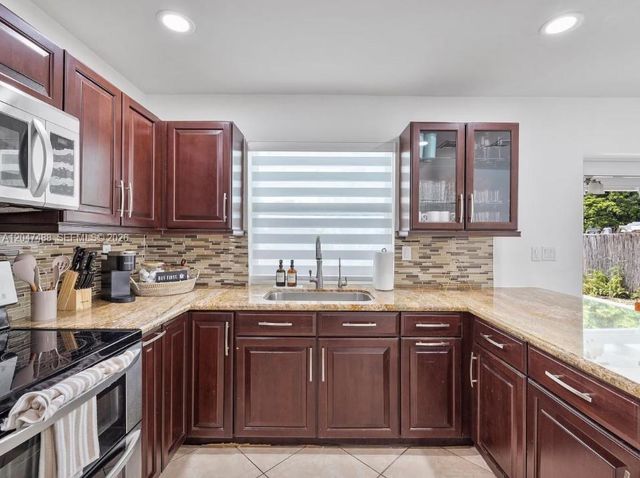 9840 SW 3rd St, Miami, FL 33174