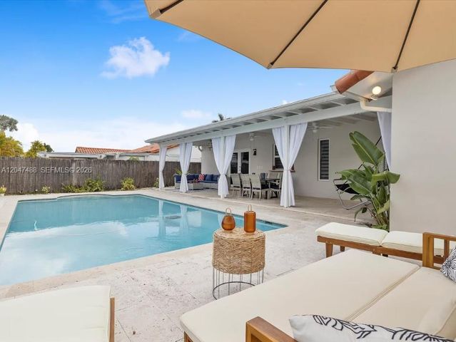 9840 SW 3rd St, Miami, FL 33174
