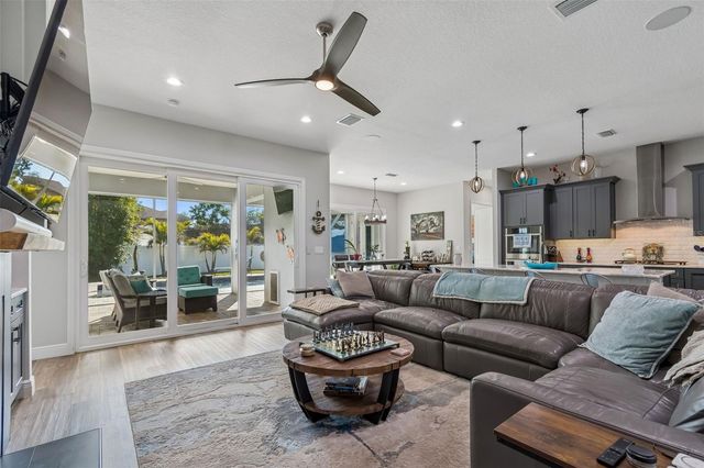 1516 GRANDVIEW DRIVE, Tarpon Springs, FL 34689