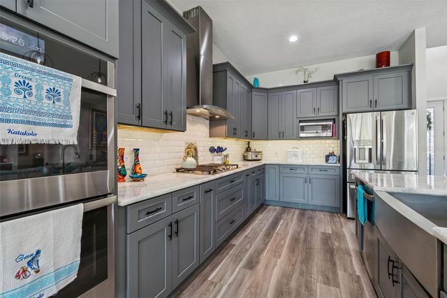 1516 GRANDVIEW DRIVE, Tarpon Springs, FL 34689