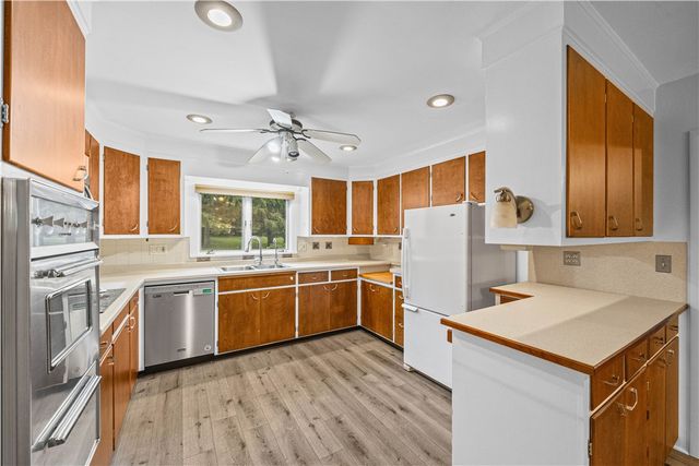 7112 Valentown Rd, Victor, NY 14564