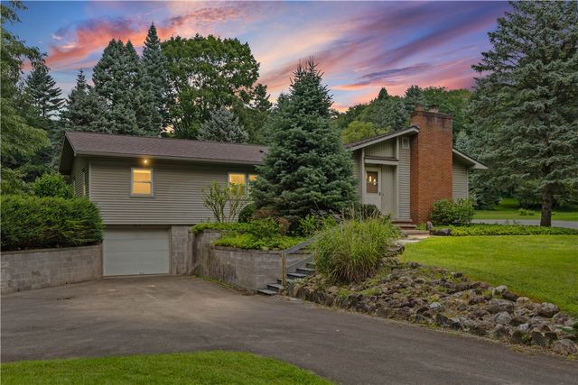 7112 Valentown Rd, Victor, NY 14564