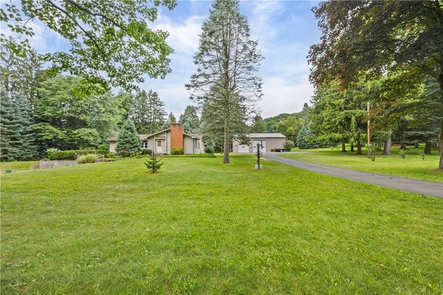 7112 Valentown Rd, Victor, NY 14564