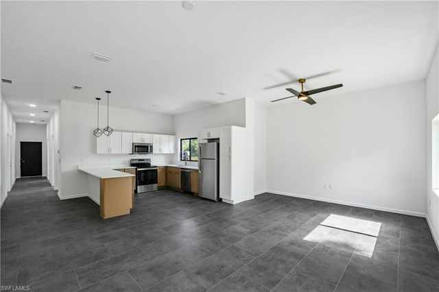 601 Hawthorne AVE S, Lehigh Acres, FL 33974