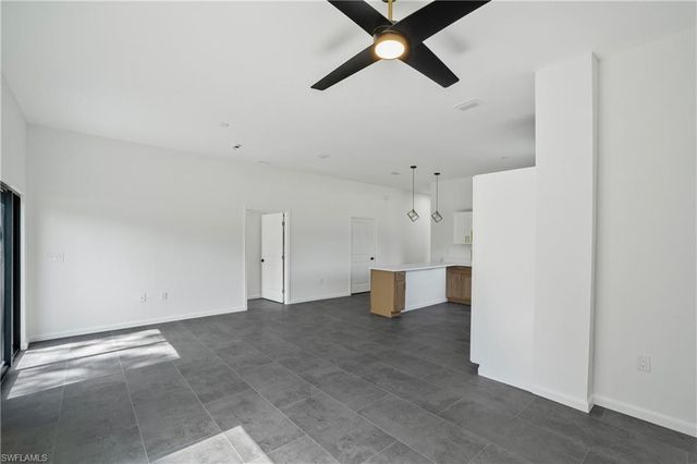 601 Hawthorne AVE S, Lehigh Acres, FL 33974