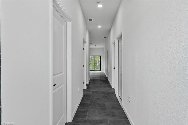 601 Hawthorne AVE S, Lehigh Acres, FL 33974