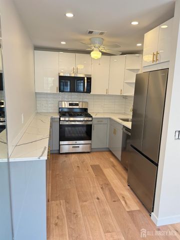 1511 Pebble Place, Parlin, NJ 08859