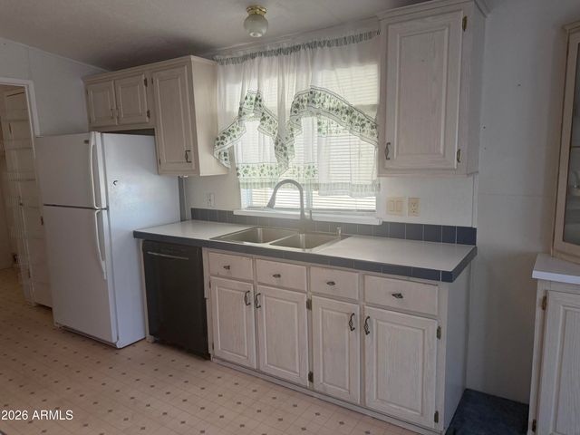 2208 W Baseline Avenue 102, Apache Junction, AZ 85120