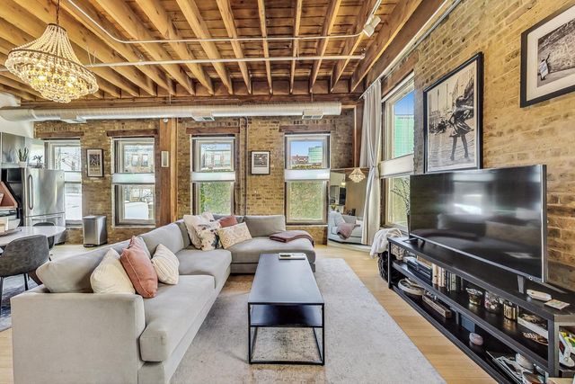 525 N Halsted Street 212, Chicago, IL 60642