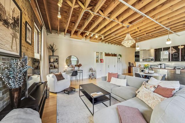 525 N Halsted Street 212, Chicago, IL 60642