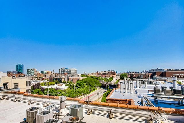 525 N Halsted Street 212, Chicago, IL 60642