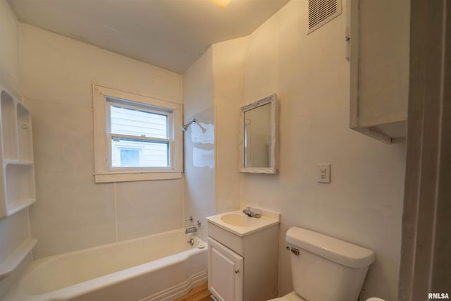 3412 N GALE Avenue, Peoria, IL 61604