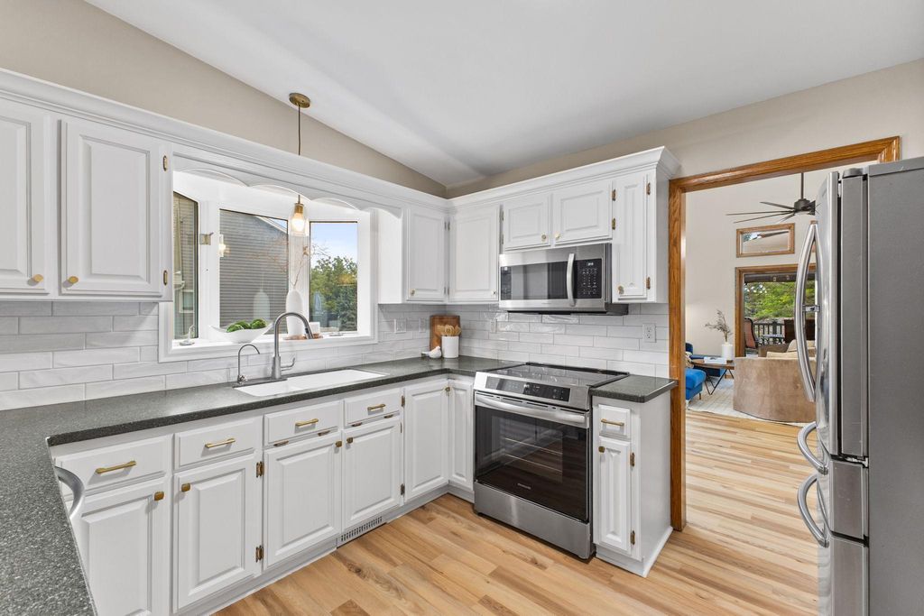 13762 93rd Place N, Maple Grove, MN 55369 — photo 3