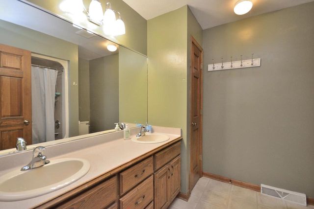 S108W37645 Draper ROAD, Eagle, WI 53119