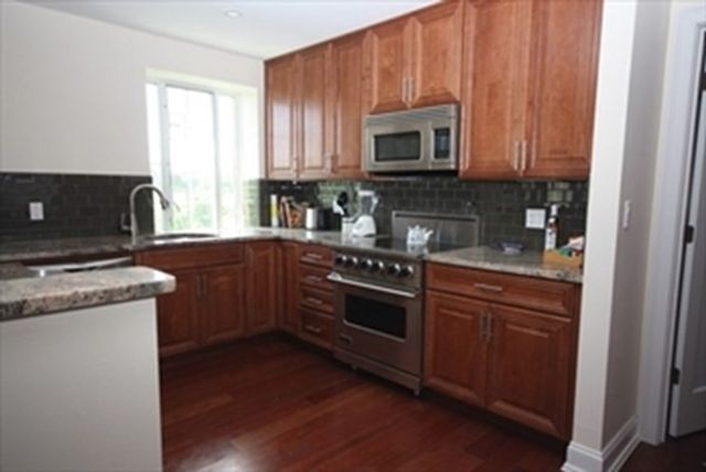 20 Chapel St C1007, Brookline, MA 02446