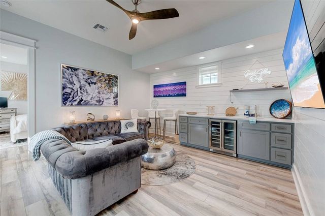 705 Sunrise Ave, Port Aransas, TX 78373