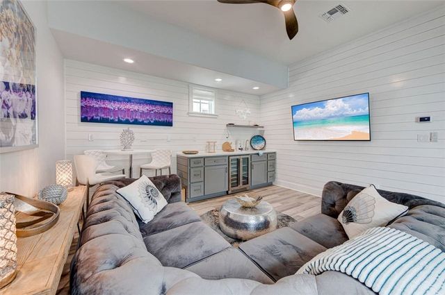 705 Sunrise Ave, Port Aransas, TX 78373