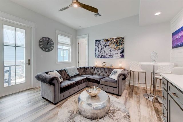 705 Sunrise Ave, Port Aransas, TX 78373