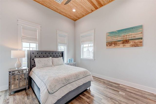 705 Sunrise Ave, Port Aransas, TX 78373