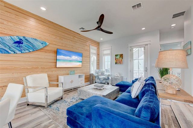 705 Sunrise Ave, Port Aransas, TX 78373