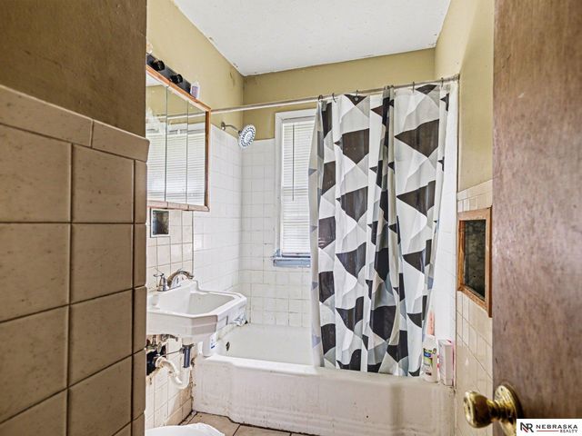 5510 N 47th Street, Omaha, NE 68104