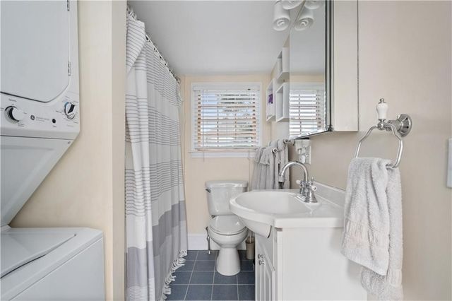 22 Stockholm Street 4, Newport, RI 02840