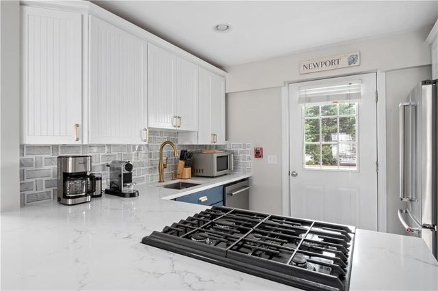 22 Stockholm Street 4, Newport, RI 02840