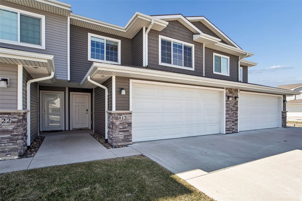 812 NE Landon Lane, Waukee, IA 50263