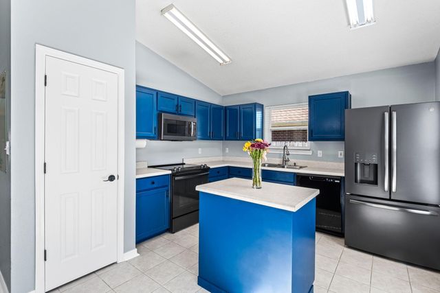 560 Rough Leaf Lane, Mary Esther, FL 32569