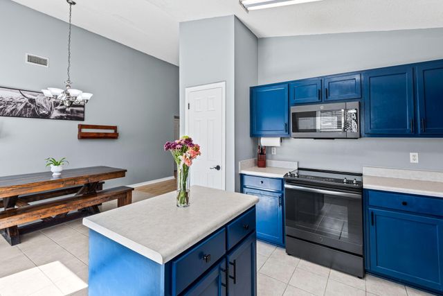 560 Rough Leaf Lane, Mary Esther, FL 32569