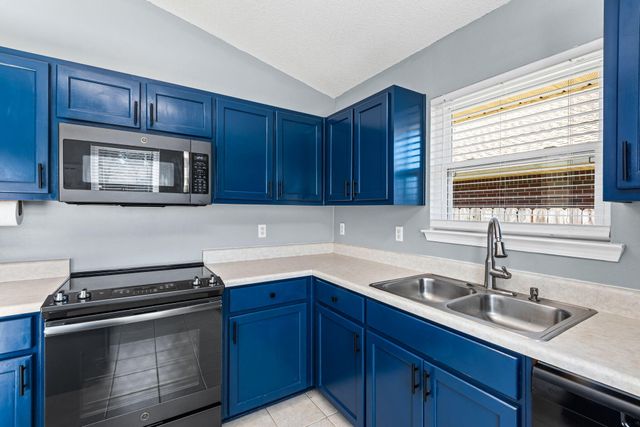 560 Rough Leaf Lane, Mary Esther, FL 32569