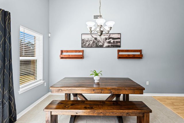 560 Rough Leaf Lane, Mary Esther, FL 32569