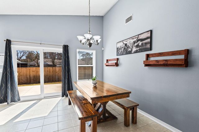 560 Rough Leaf Lane, Mary Esther, FL 32569