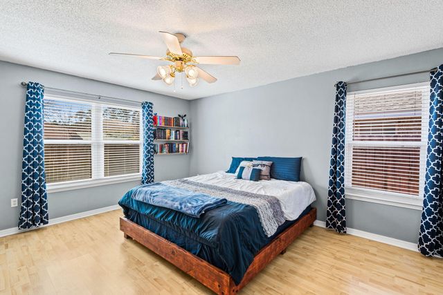 560 Rough Leaf Lane, Mary Esther, FL 32569