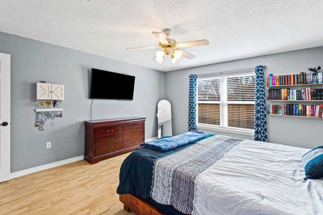 560 Rough Leaf Lane, Mary Esther, FL 32569