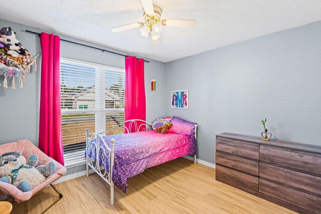 560 Rough Leaf Lane, Mary Esther, FL 32569