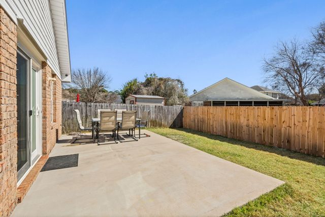 560 Rough Leaf Lane, Mary Esther, FL 32569