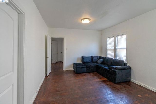 7911 Holly Street, Oakland, CA 94621