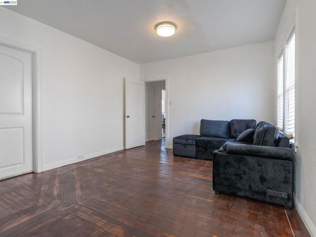 7911 Holly Street, Oakland, CA 94621