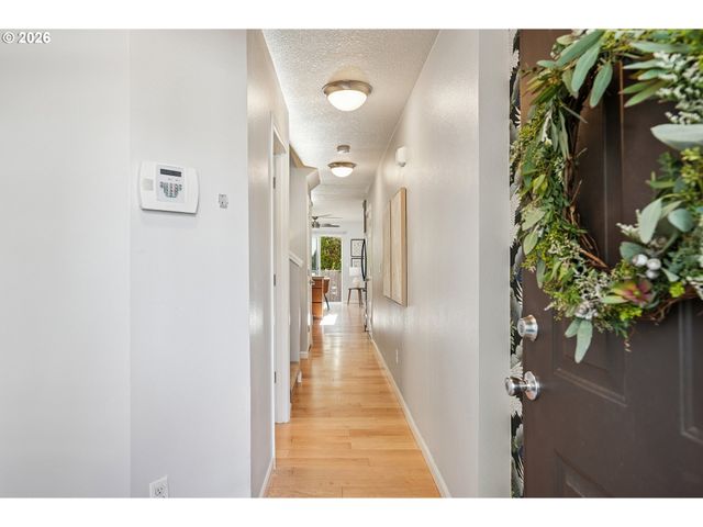 8740 Se STEELE St, Portland, OR 97266