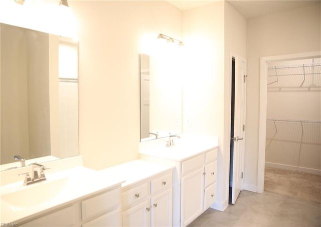 233 Kenny LN, Smithfield, VA 23430