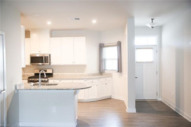 233 Kenny LN, Smithfield, VA 23430